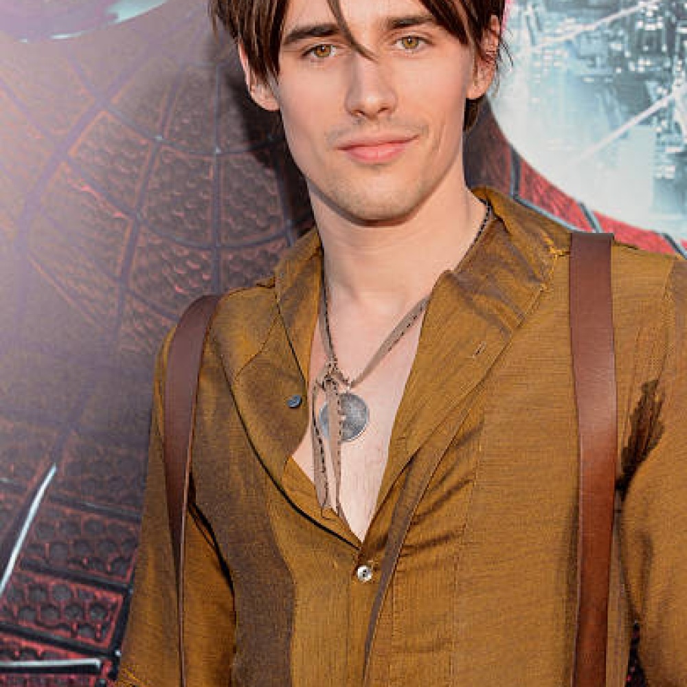 Reeve Carney