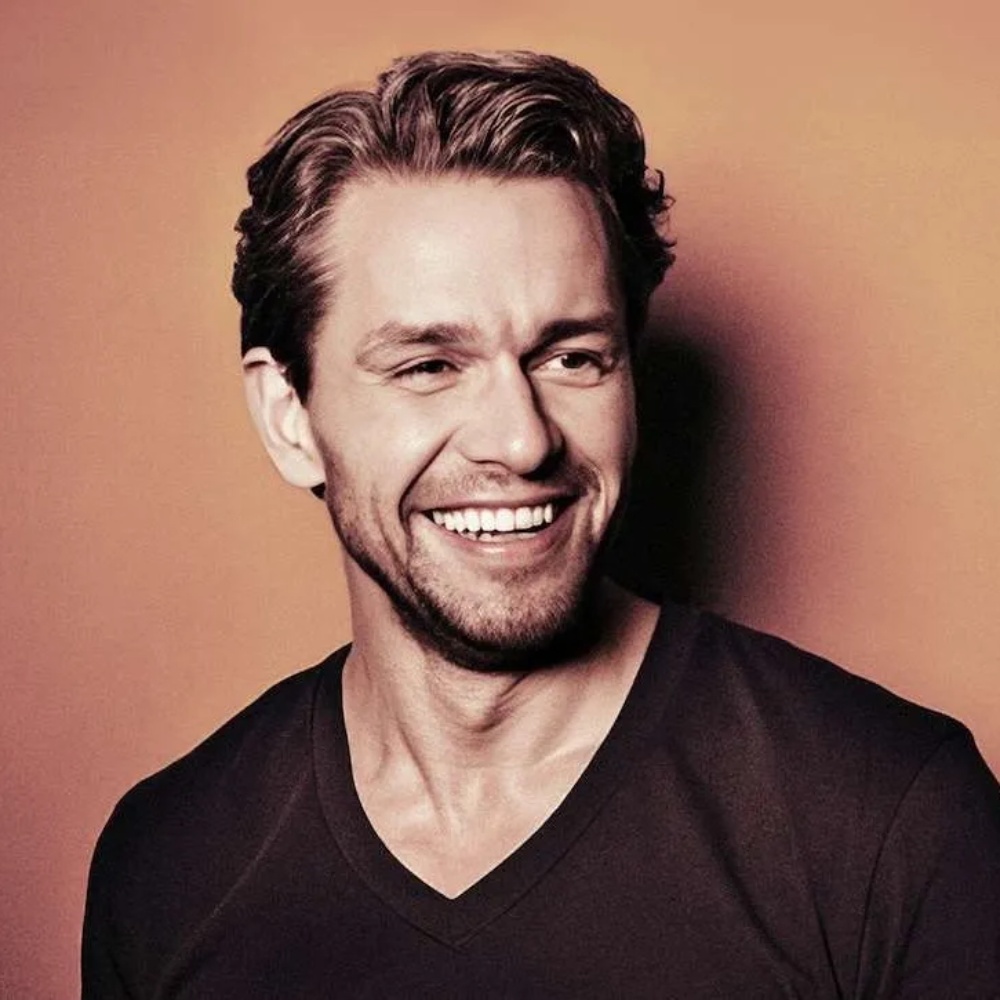 Julian Ovenden