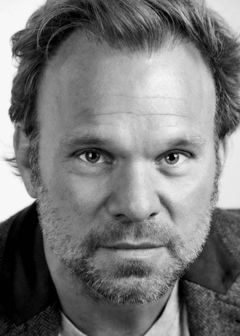Norbert Leo Butz
