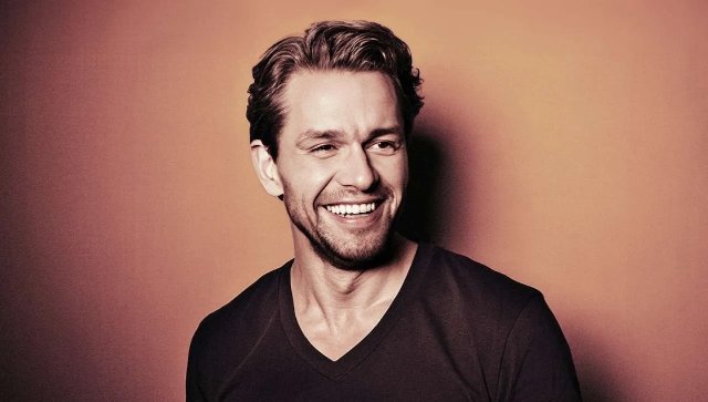Julian Ovenden