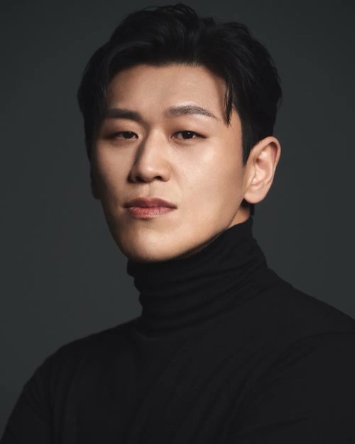 Hongsuk Kang